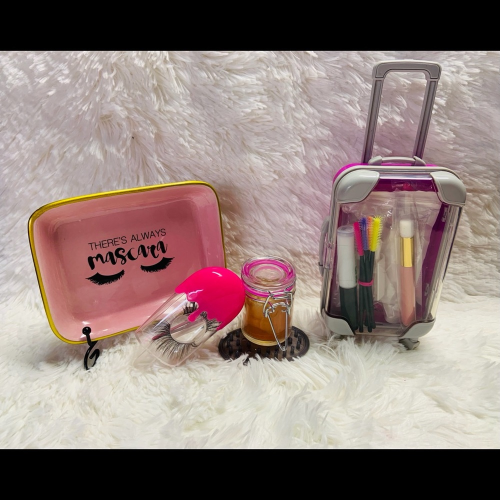 Soap brow, lash case with lashes❣️everything in 1